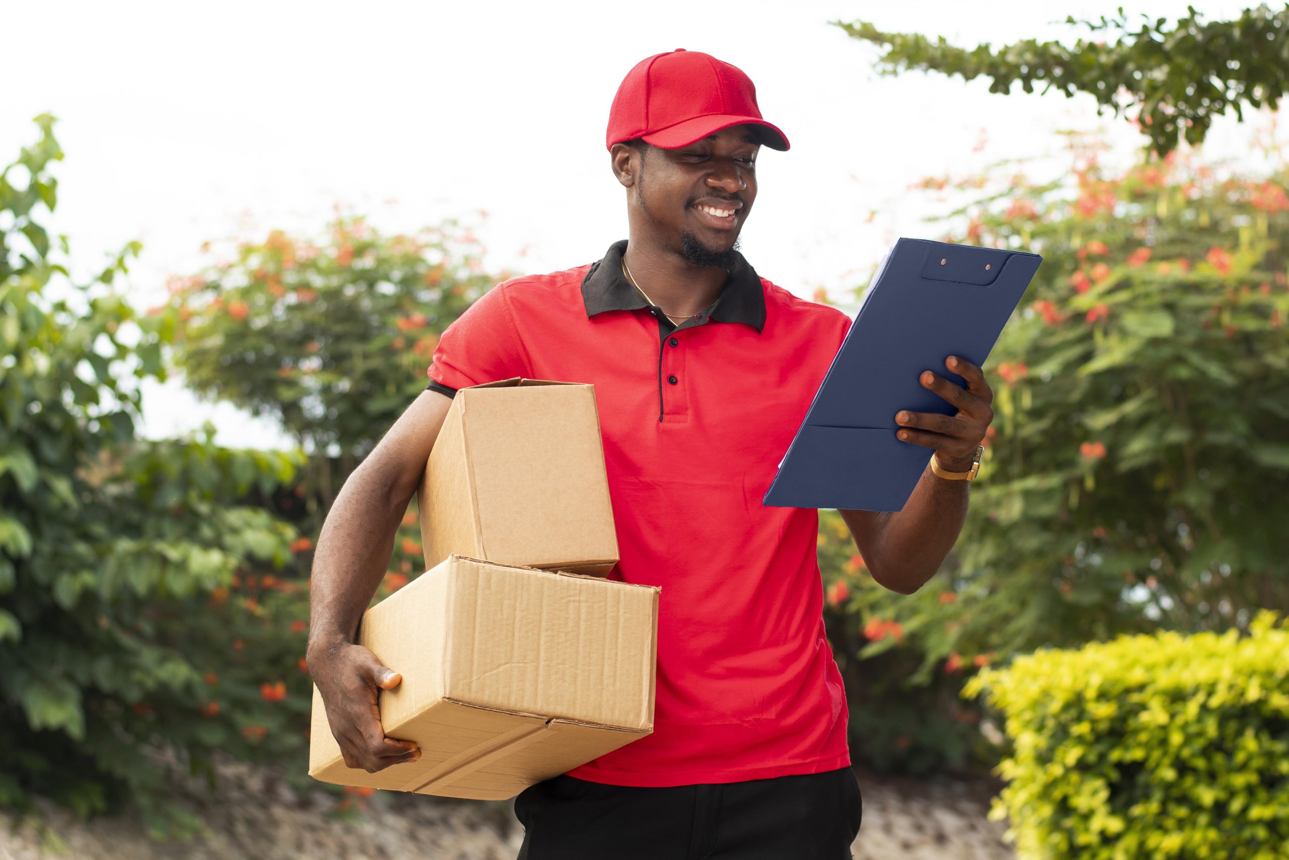 close-up-delivery-person-with-parcels